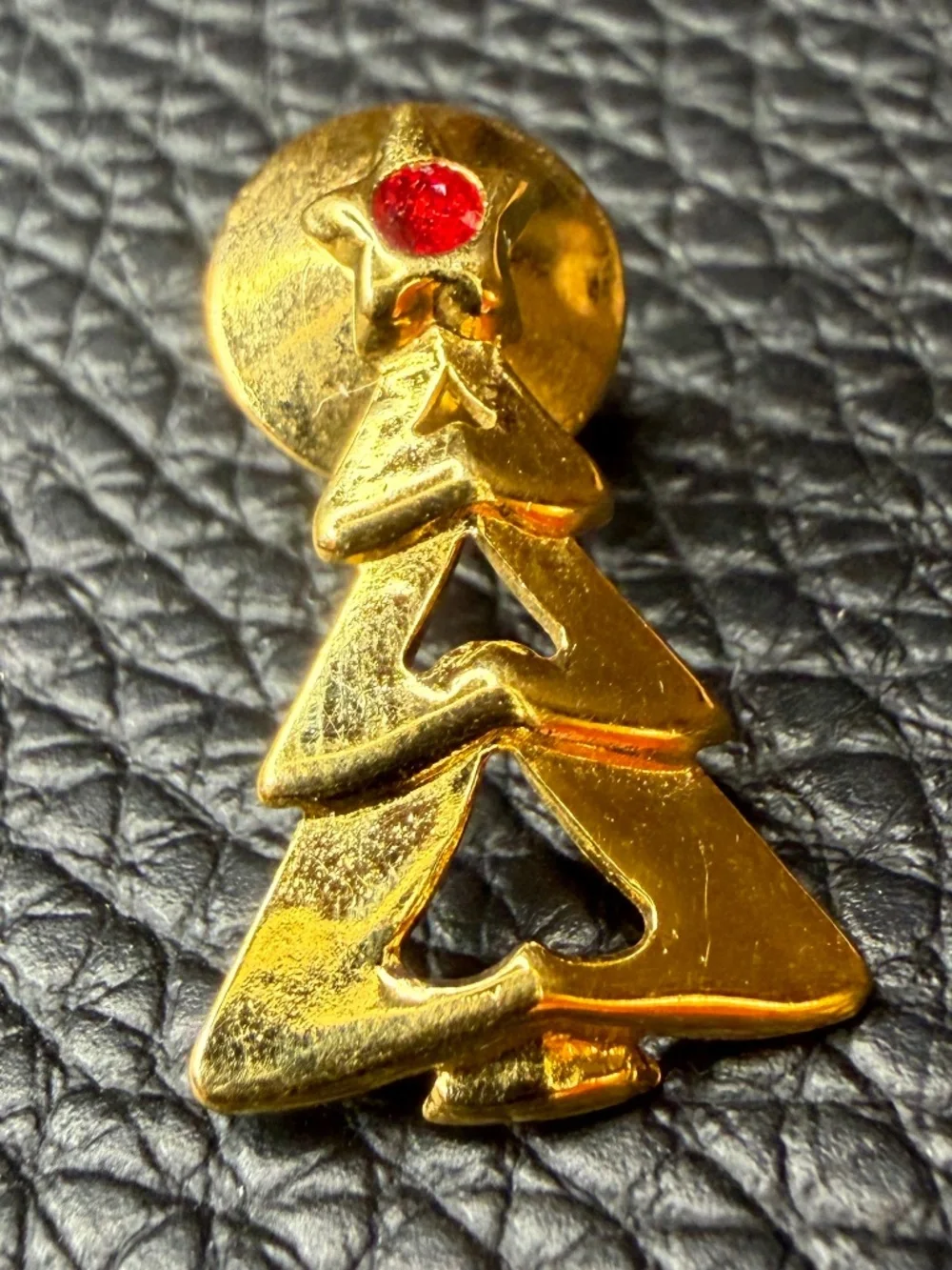 Vintage Gold Tone Christmas Tree Pin Brooch w/Red Crystal .5